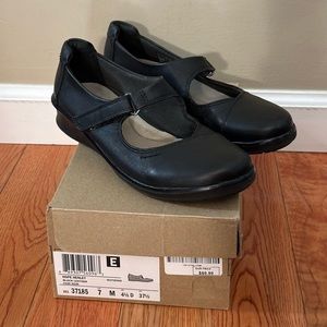 Clarks Mary Jane Size 7 black